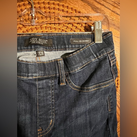 Judy Blue HIGH RISE PULL ON SKINNY - Picture 6 of 9